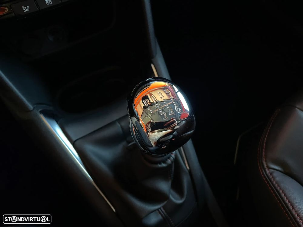 Peugeot 208 1.6 BlueHDi GT Line - 28