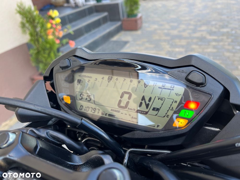 Suzuki GSX - 32