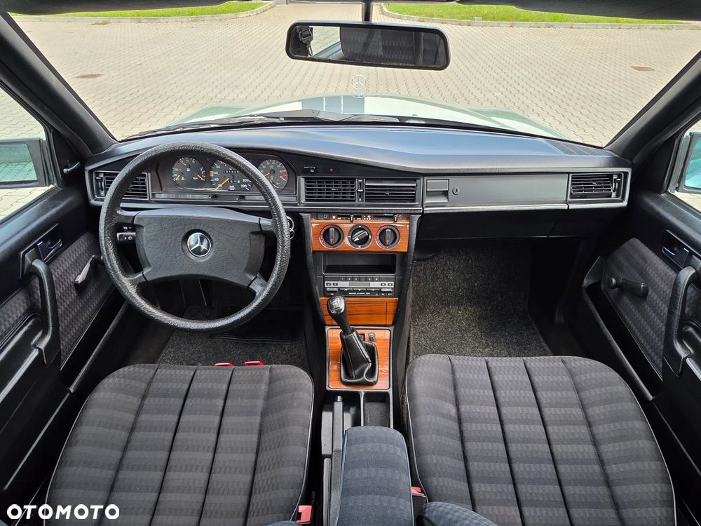 Mercedes-Benz W201 (190) - 14
