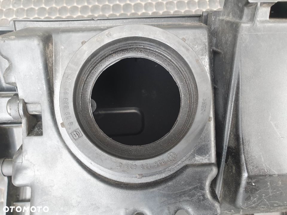 Pokrywa 03C129607 06A103638A Silnika Obudowa Oslona 1.6 FSI  VW Golf 5 V Touran - 8