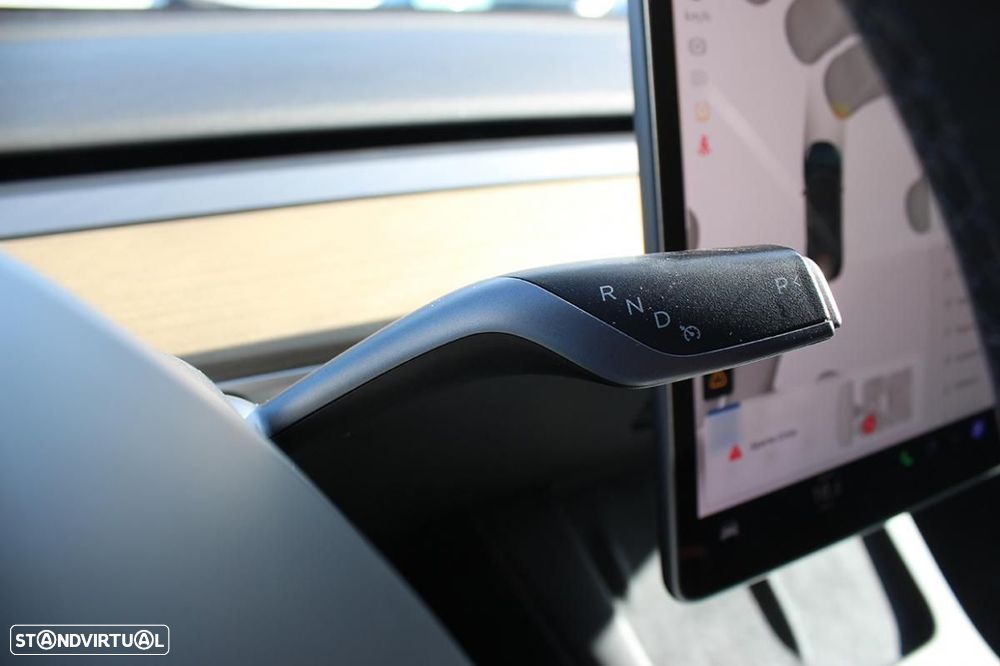 Tesla Model Y Standard - 25