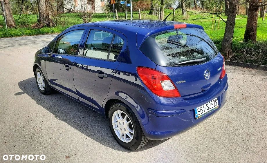 Opel Corsa 1.2 16V Essentia - 9