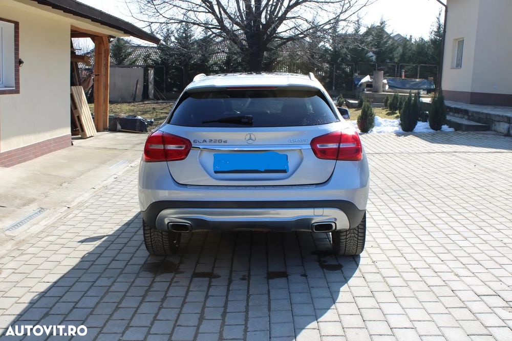 Mercedes-Benz GLA 220 CDI 4MATIC 7G-DCT - 3