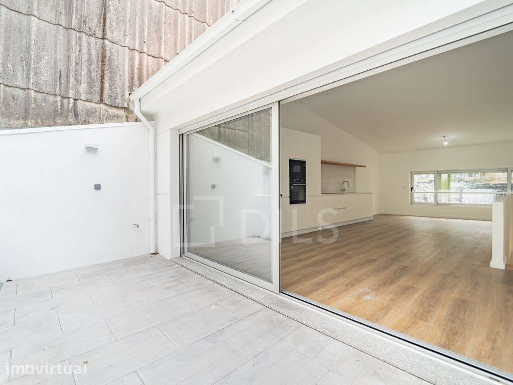 Moradia triplex T3+1 com varanda e garagem no centro - Grande imagem: 2/32