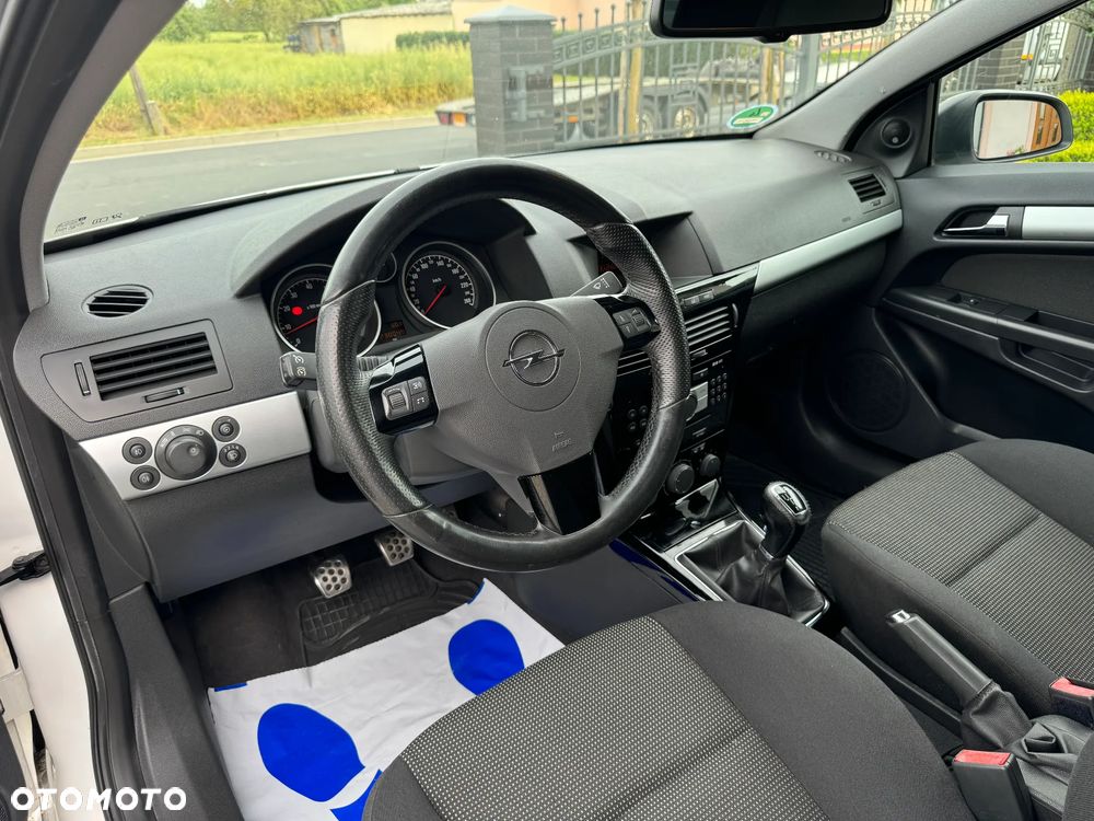 Opel Astra 1.6 Edition 111 Jahre - 13