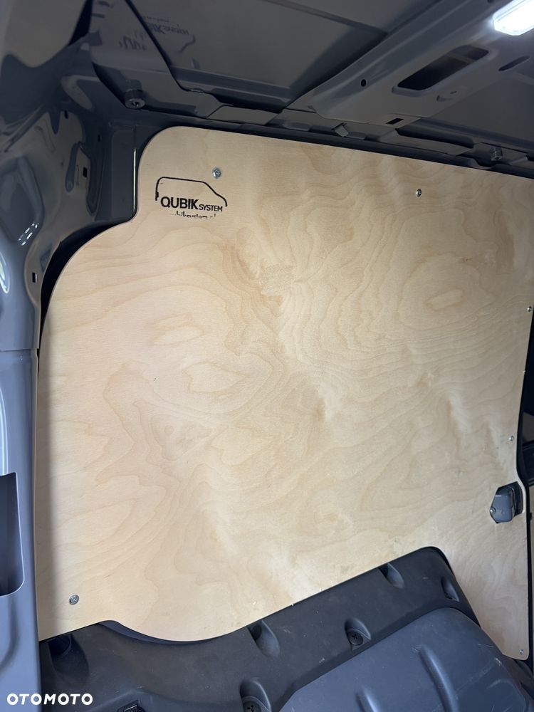 Ford Transit Connect - 19