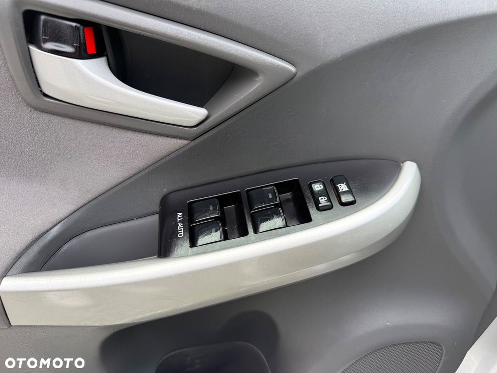 Toyota Prius - 5