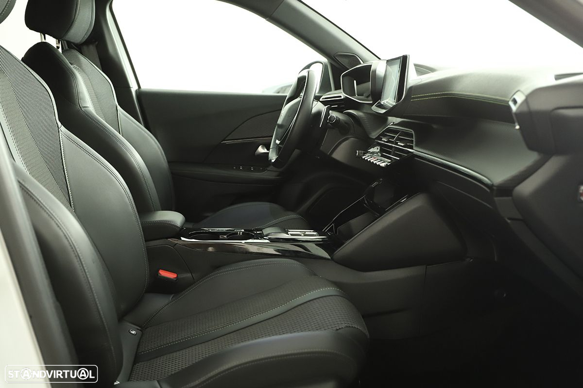 Peugeot 2008 1.2 PureTech GT EAT8 - 21