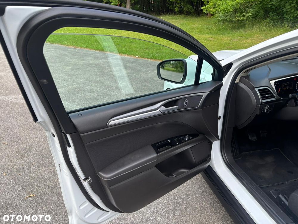 Ford Mondeo - 17