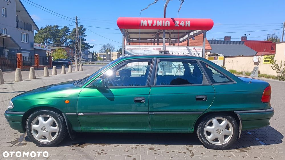 Opel Astra 1.4 16v GL - 11