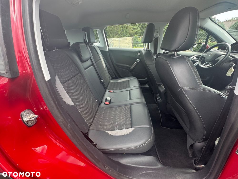 Peugeot 2008 1.2 Pure Tech GPF Allure S&S EAT6 - 17
