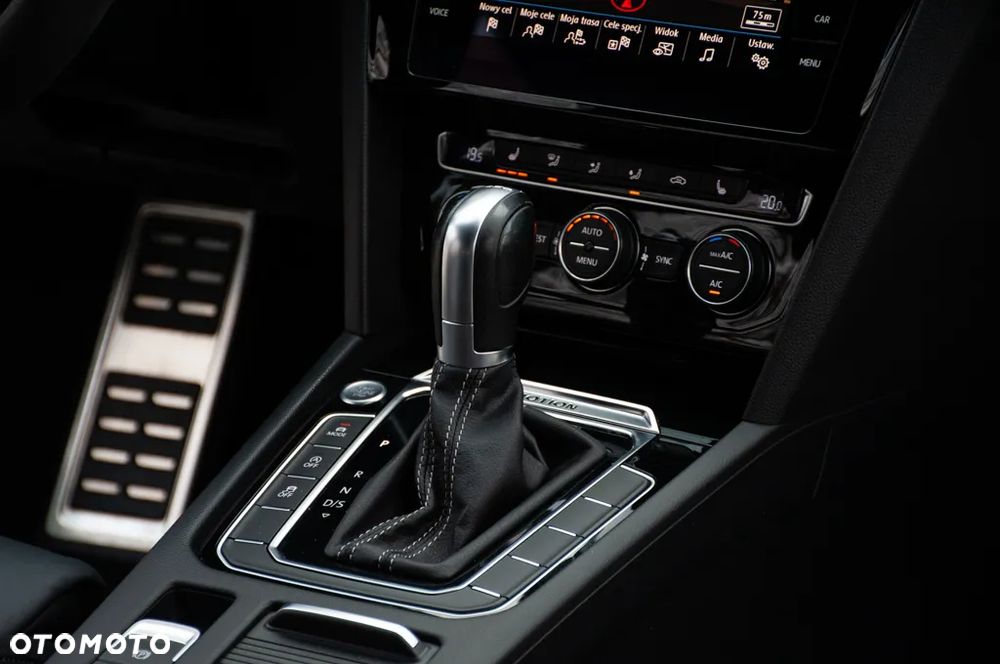 Volkswagen Passat 2.0 TDI SCR 4Motion DDG Highline - 21