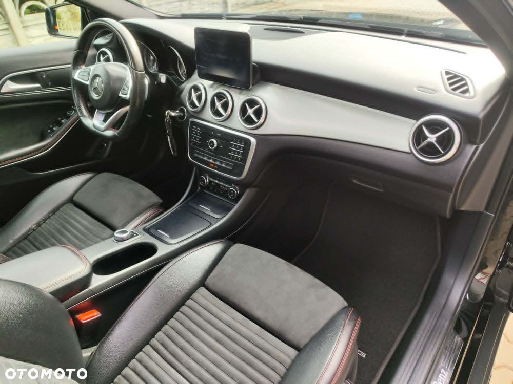 Mercedes-Benz GLA 180 d 7G-DCT AMG Line - 14