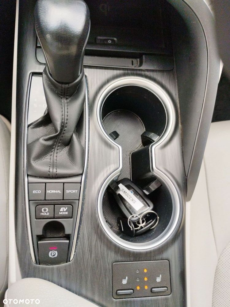 Toyota Camry 2.5 Hybrid Executive CVT - 20