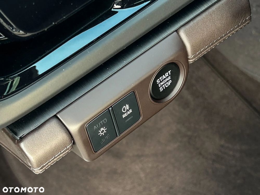 Porsche Panamera 4 E-Hybrid PHEV - 28