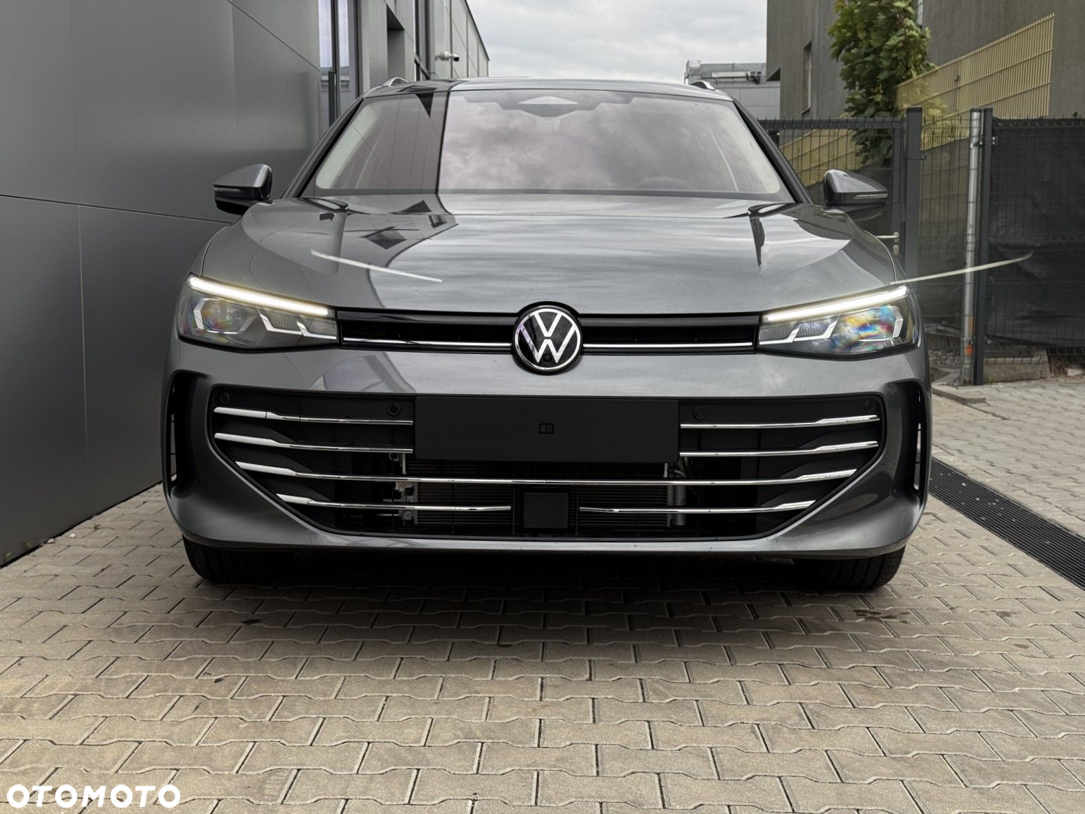 Volkswagen Passat - 2