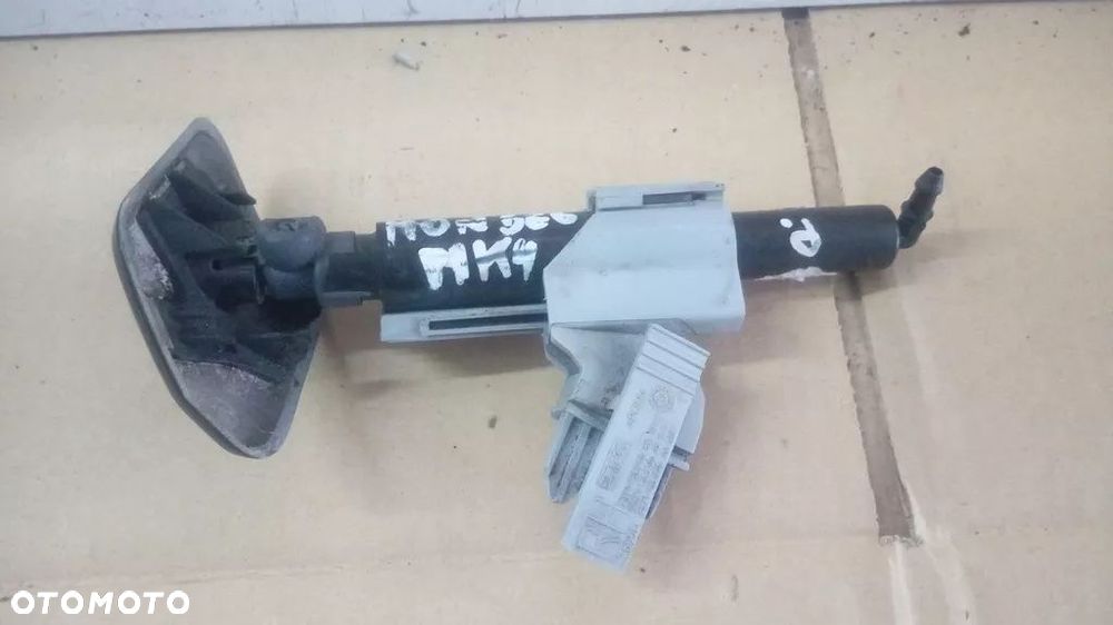 SPRYSKIWACZ LAMPY PRAWY MONDEO MK4 7S71-13L014-AE - 2