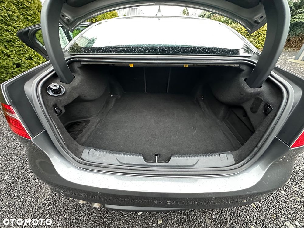 Jaguar XE 20d R-Sport - 11