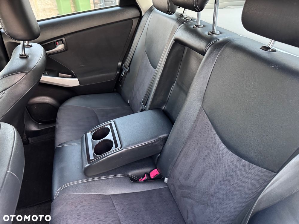 Toyota Prius (Hybrid) Executive - 14