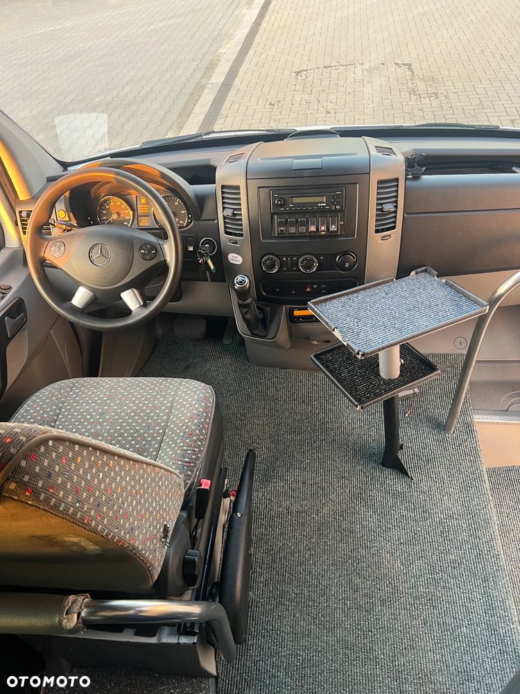 Mercedes-Benz 516 - 7