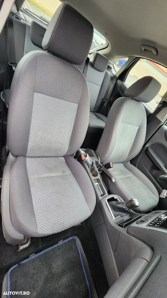 Ford Focus 1.6i Comfort - 14