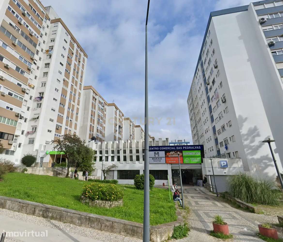 2 espaços comerciais (antigo restaurante + sala de refeições) no CC da - Grande imagem: 2/11