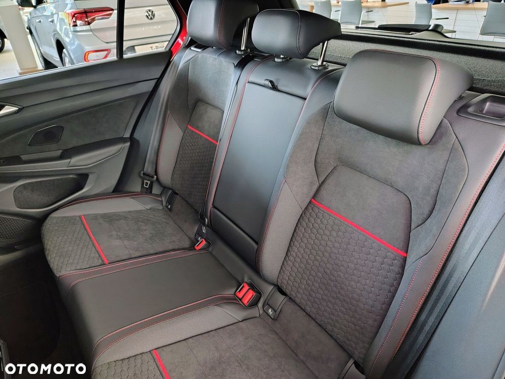 Volkswagen Golf - 25