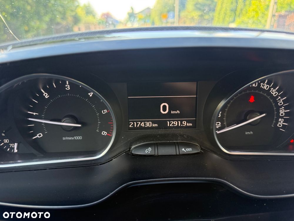 Peugeot 208 1.6 BlueHDi Allure S&S - 21