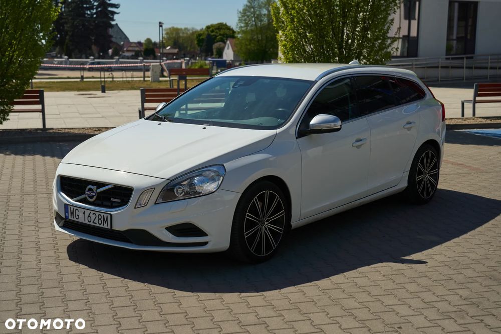 Volvo V60 D5 R-Design - 1
