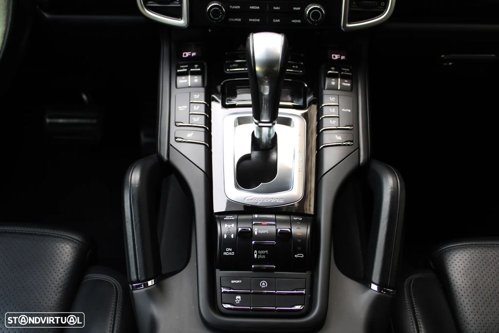 Porsche Cayenne Platinum Edition - 43
