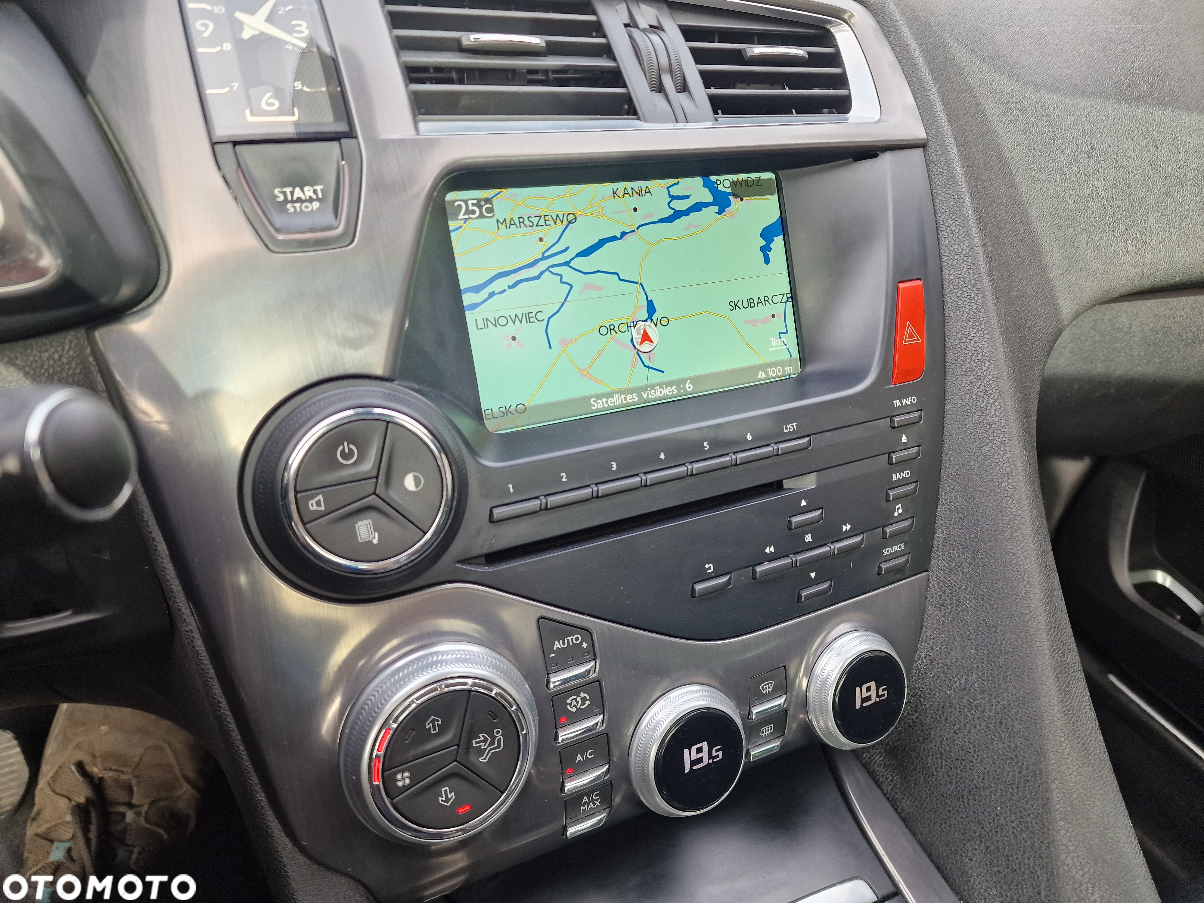 Citroën DS5 e-HDi 115 EGS6 SoChic - 29