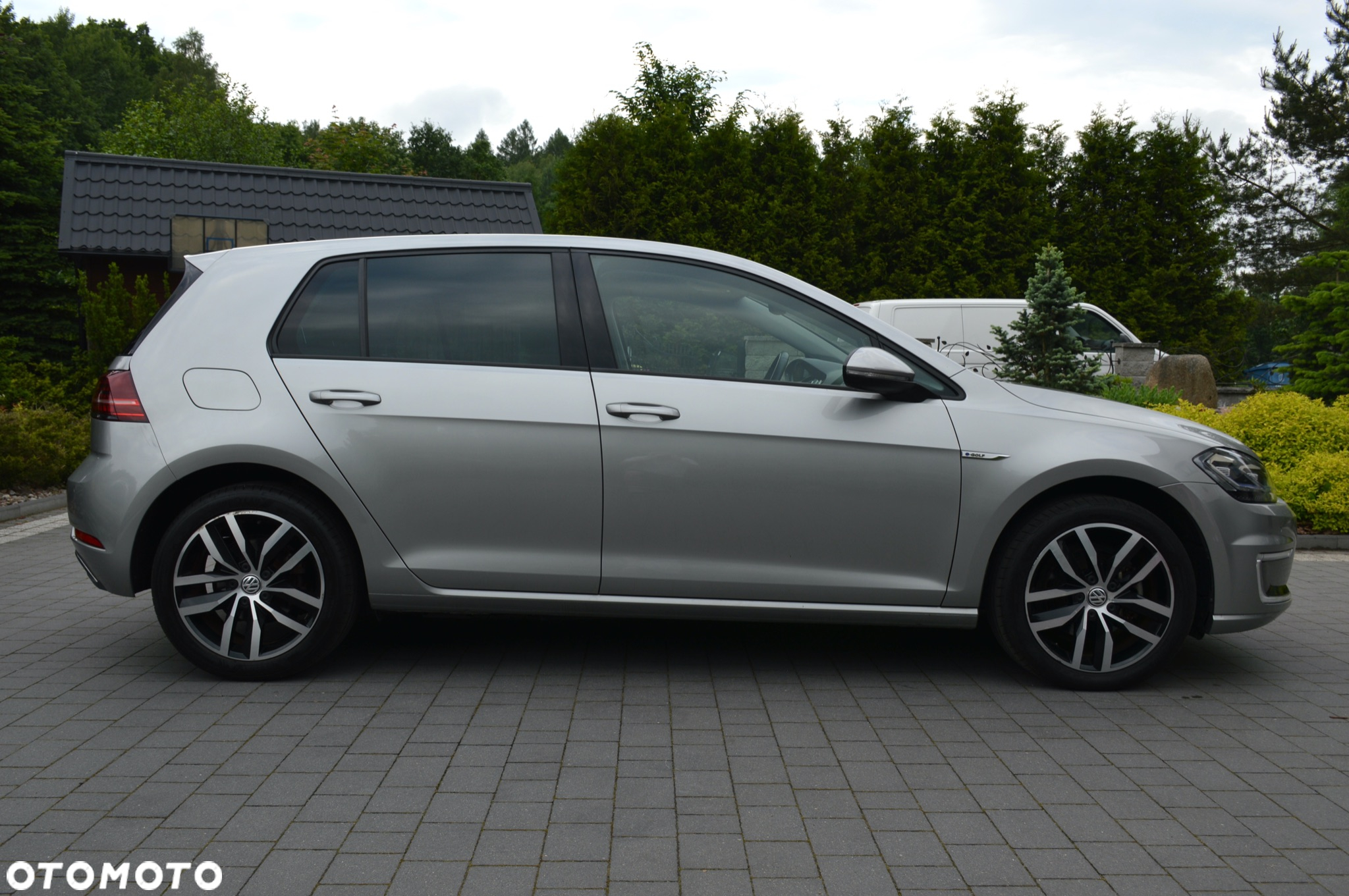 Volkswagen Golf e-Golf - 11