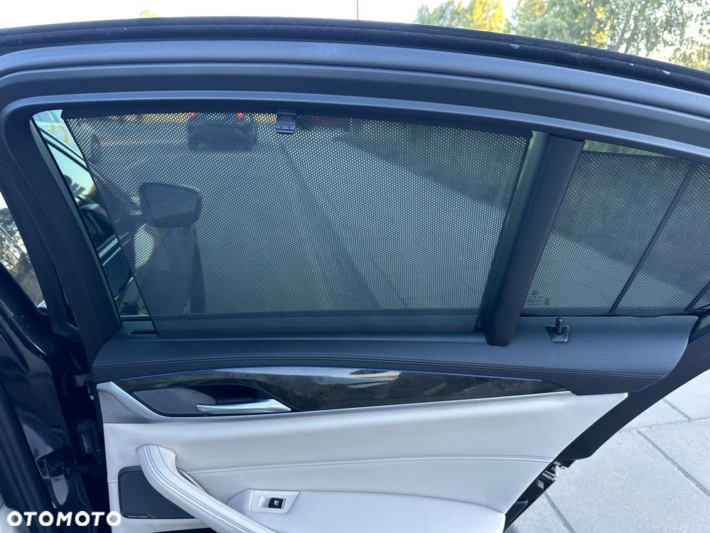 BMW Seria 5 M550i xDrive sport - 21