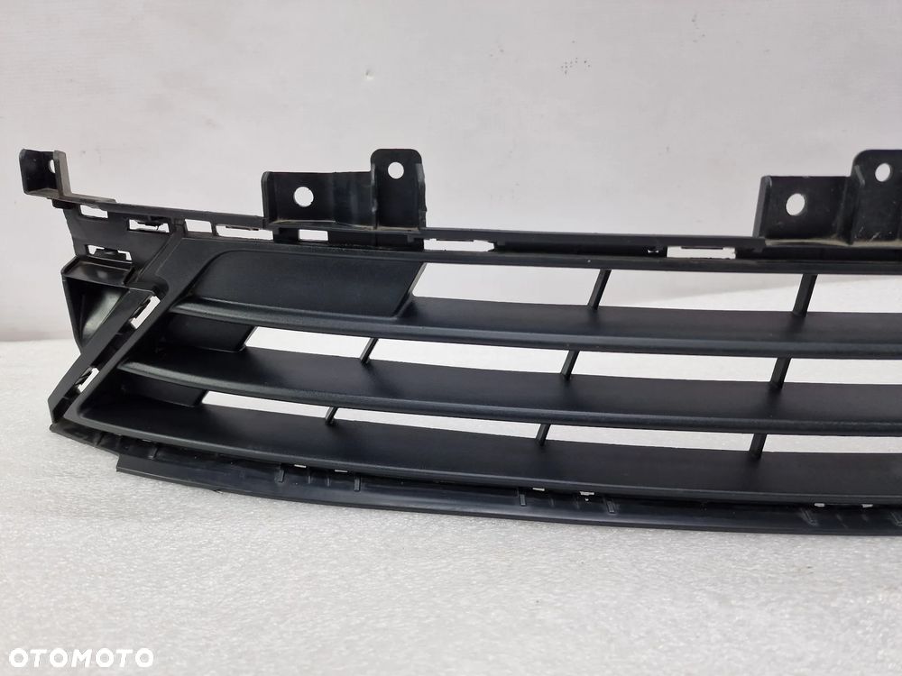 OPEL ASTRA K V LIFT 18- KRATKA ŚRODKOWA ZDERZAKA PRZEDNIEGO PRZÓD , NR 39130495 , NR AUKCJI KR370 - 3