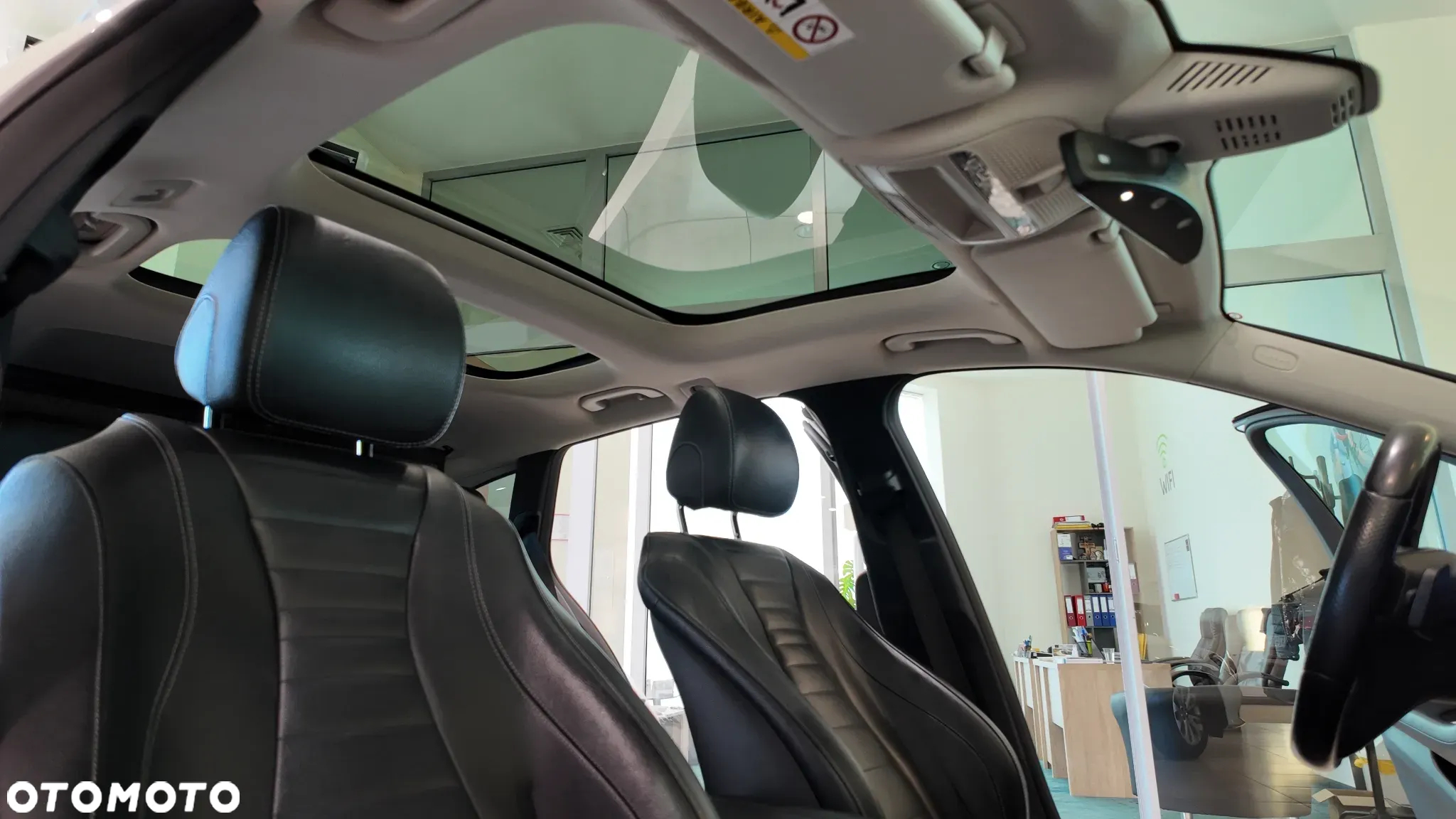 Mercedes-Benz Klasa E 220 d 4Matic T 9G-TRONIC Exclusive - 35