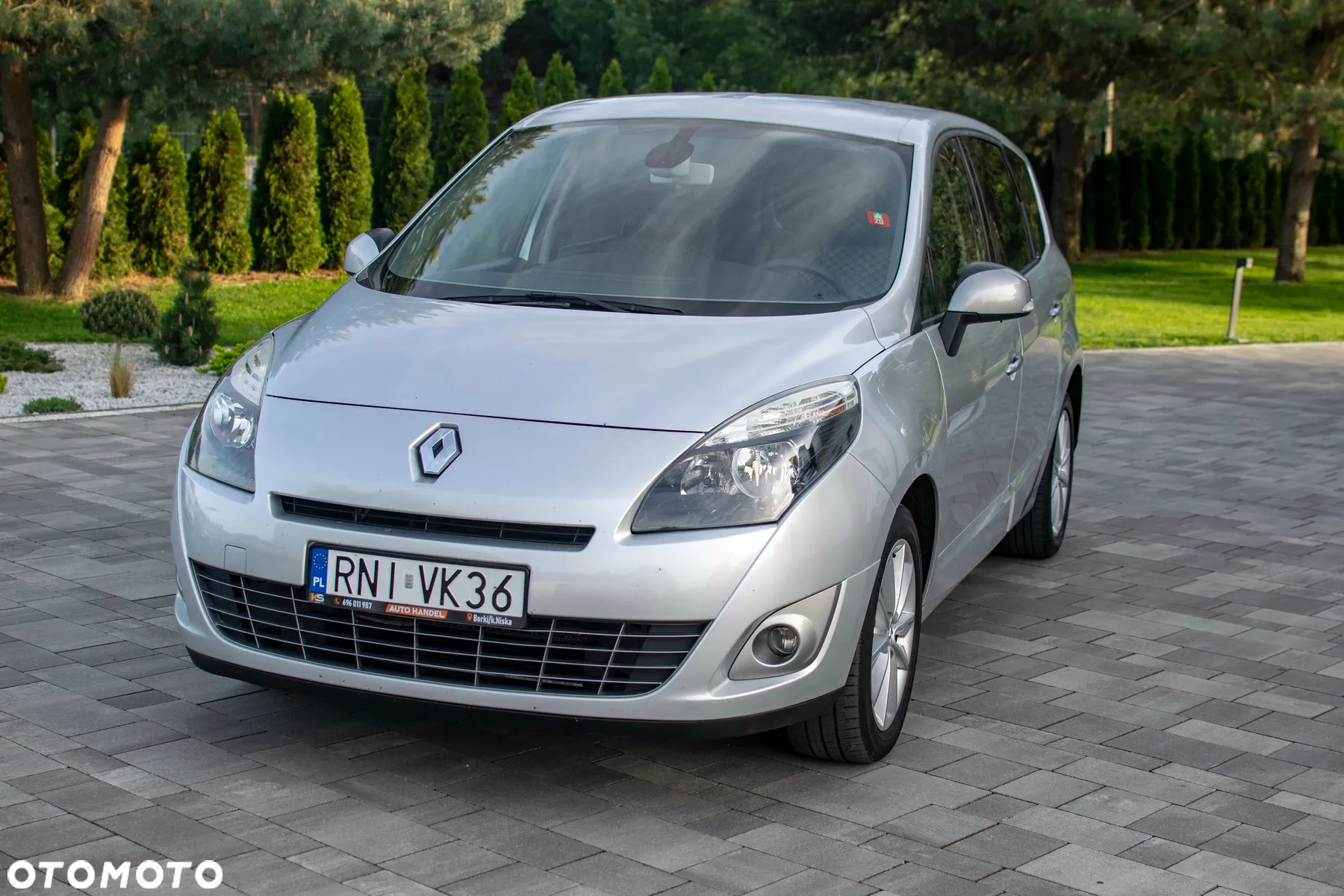 Renault Grand Scenic - 10