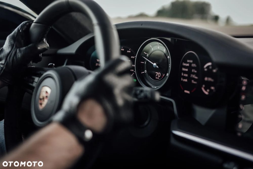 Porsche 911 Carrera 4S - 7