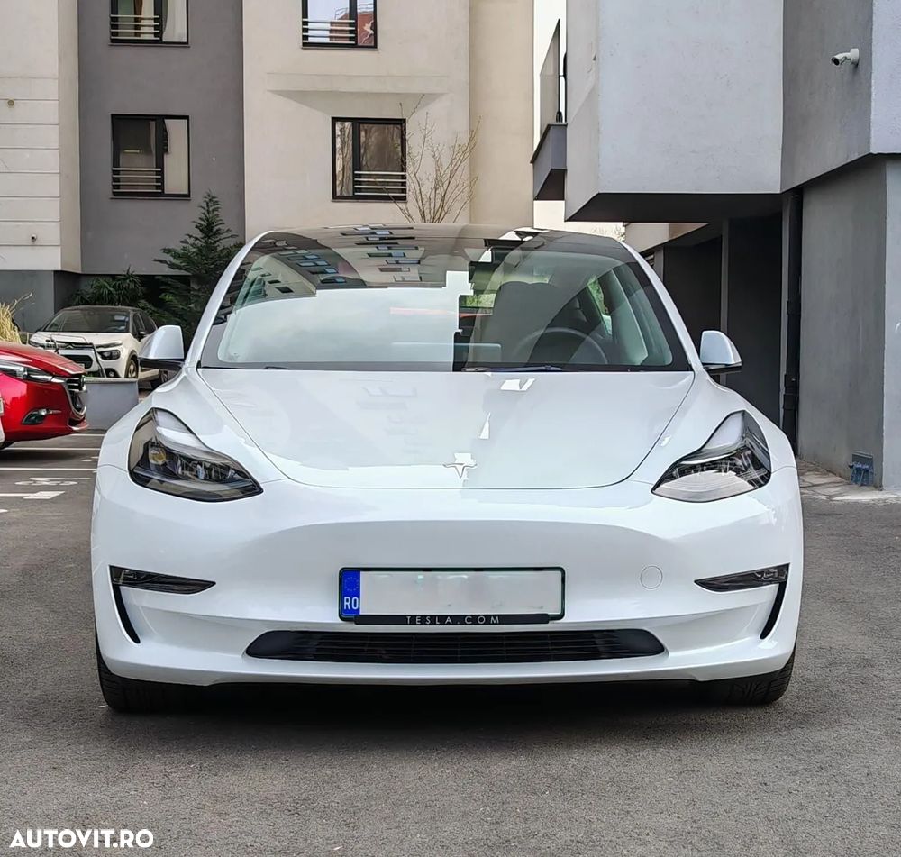 Tesla Model 3 - 4