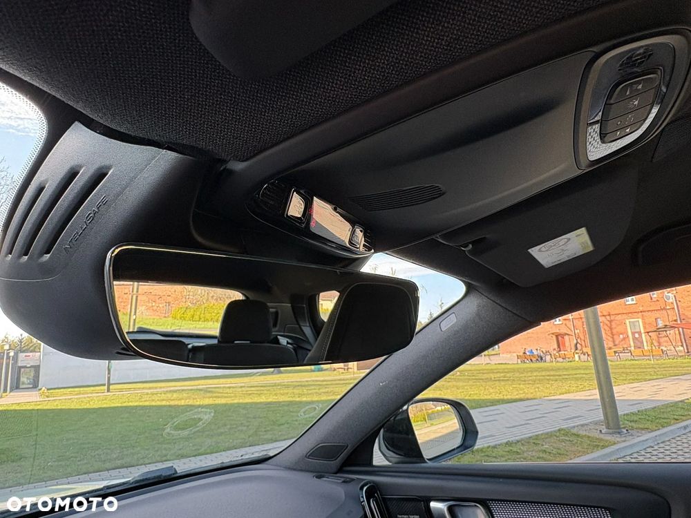 Volvo XC 40 T5 AWD R-Design - 28