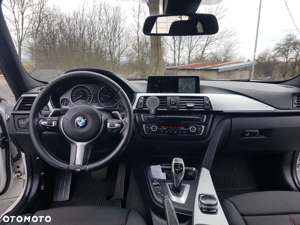 BMW Seria 3 330d xDrive Sport-Aut Sport Line - 23