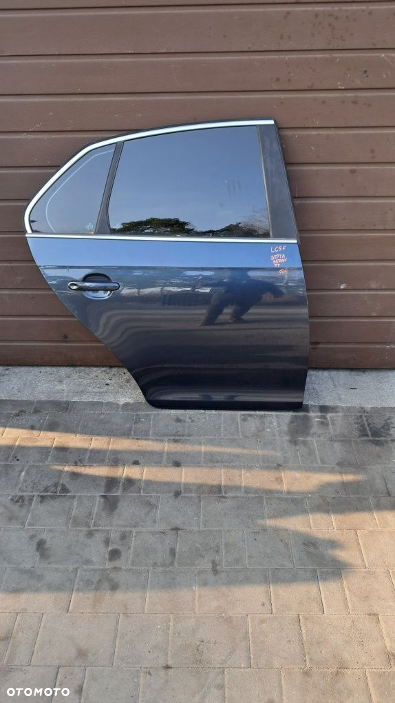 Drzwi prawe tył VW Jetta V sedan  LC5F - 2