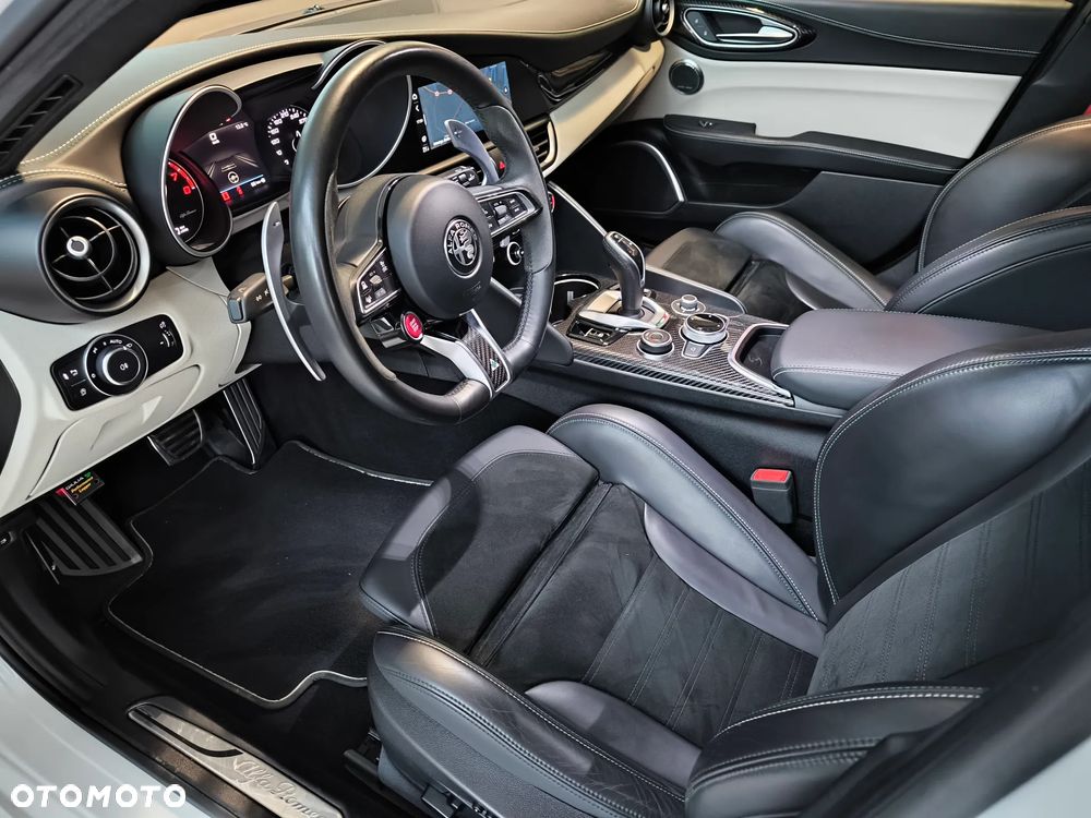 Alfa Romeo Giulia 2.9 Bi Turbo V6 Quadrifoglio - 9
