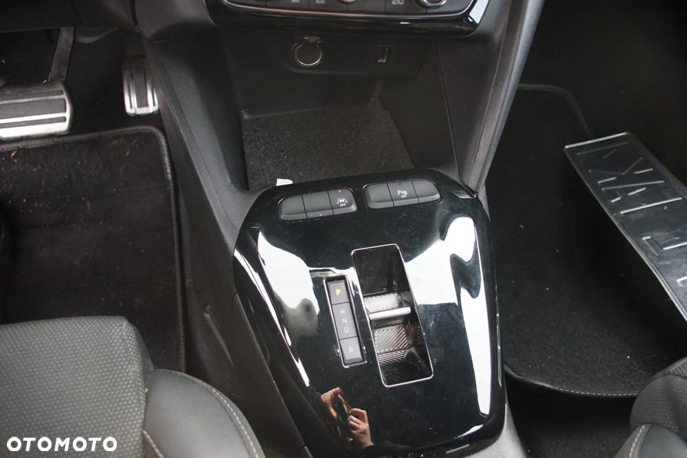 Auto na części - Opel Corsa-e F 100 kW KTV 2023R Falownik Inwerter Bateria Drzwi Klapa Błotnik Lusterko Zderzak Lampa Deska Kokpit Sterownik Moduł Czujnik Wyświetlacz Kierownica Panel - 14