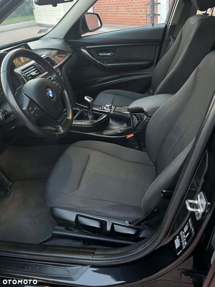 BMW Seria 3 320d - 22