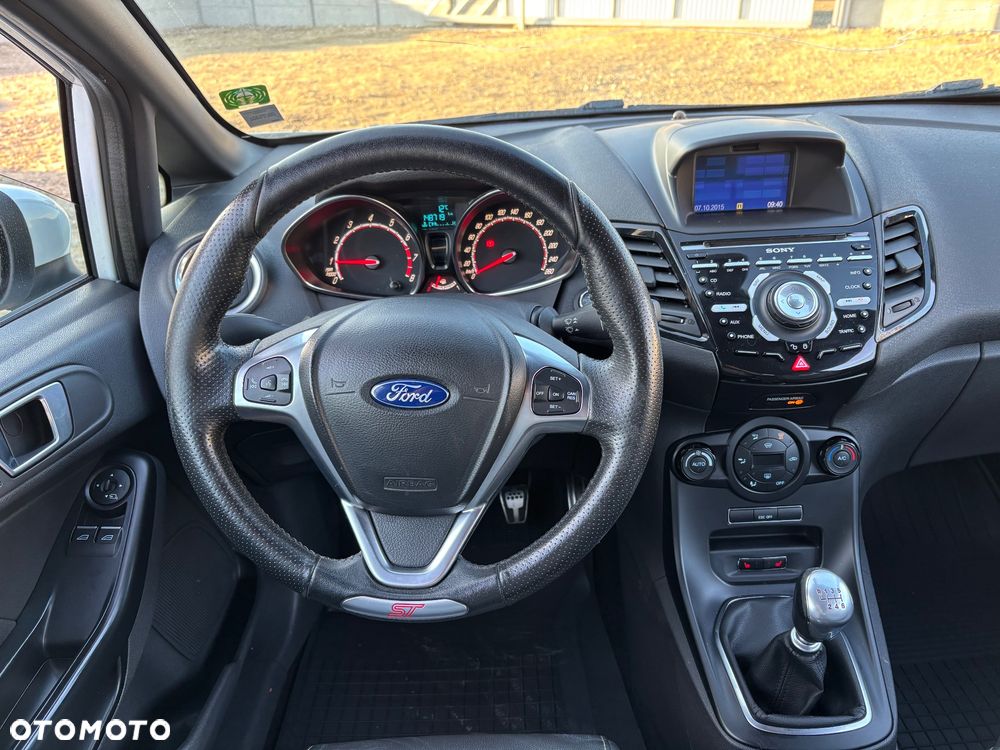 Ford Fiesta 1.6 EcoBoost ST - 22