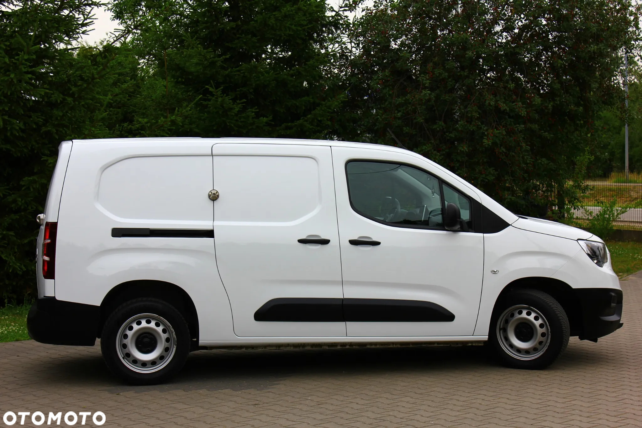 Opel Combo 1.5 CDTI 102KM LONG L2 3 OSOBOWY  NAVIGACJA KAMERA COFANIA CLIMATRONIC DWUSTREFOWY - 13