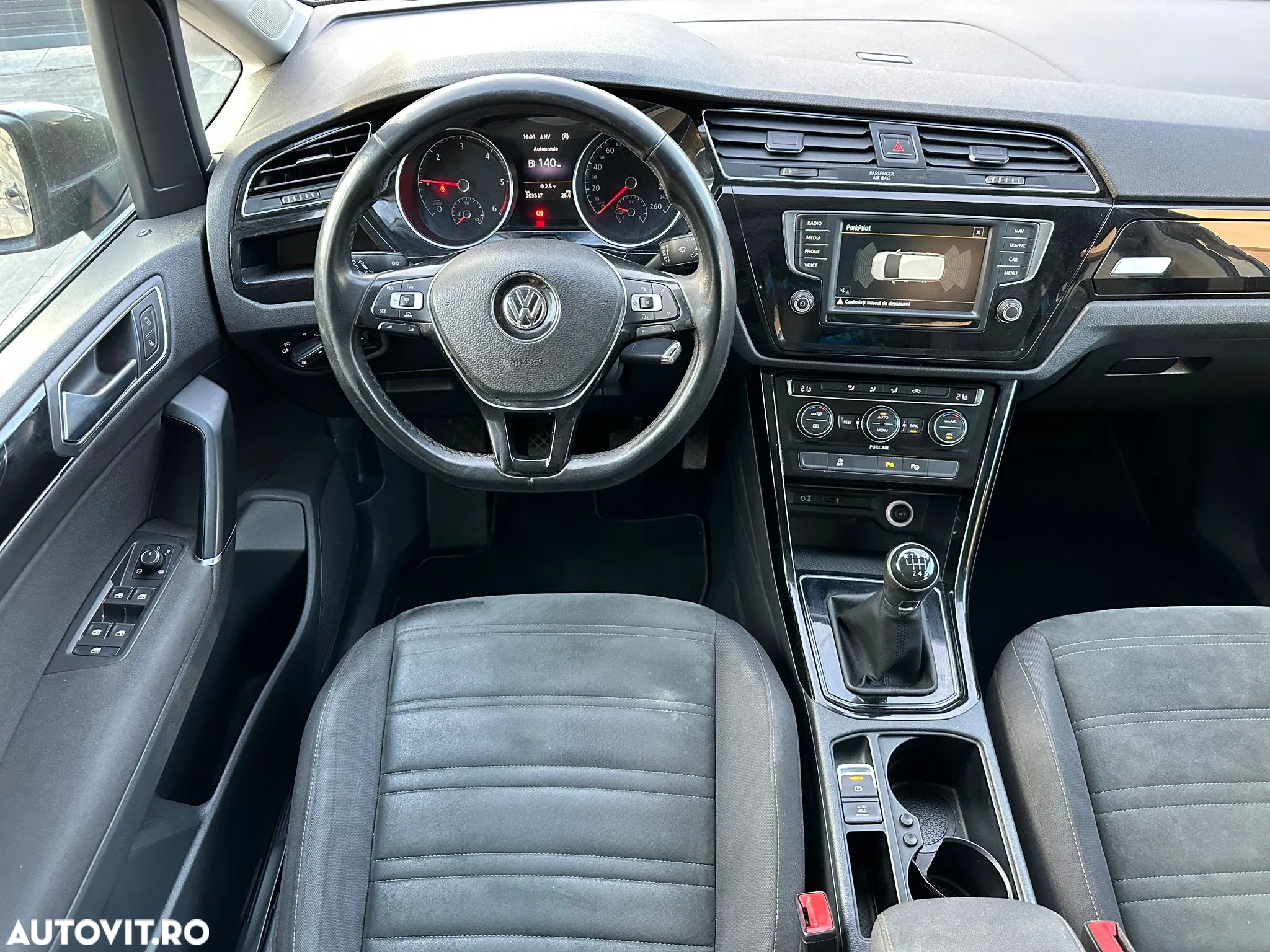 Volkswagen Touran 1.6 TDI SCR BlueMotion Technology Comfortline - 18