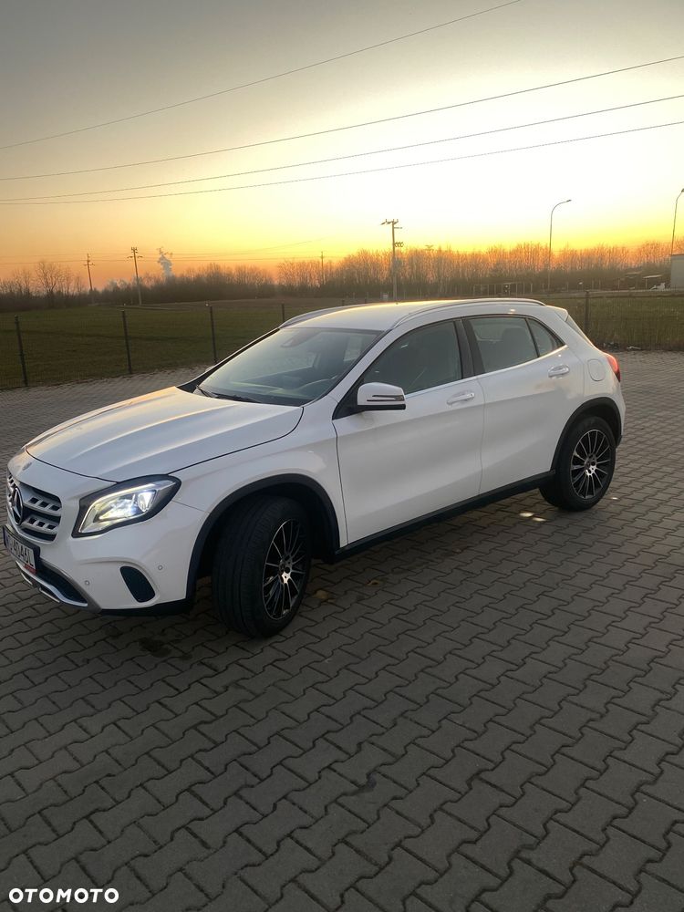 Mercedes-Benz GLA - 14