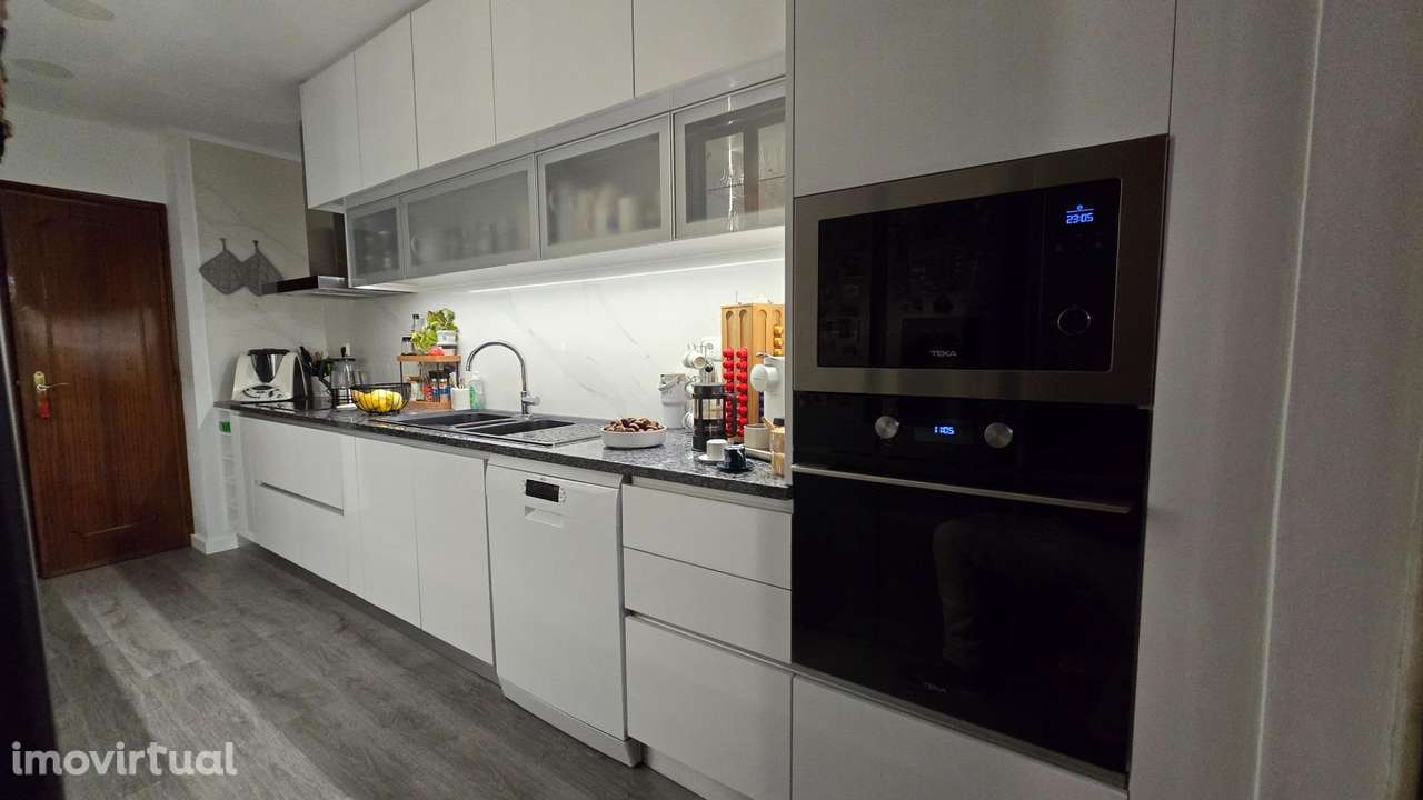 T3 Caneças, terraço com churrasqueira + T0 - Grande imagem: 3/29