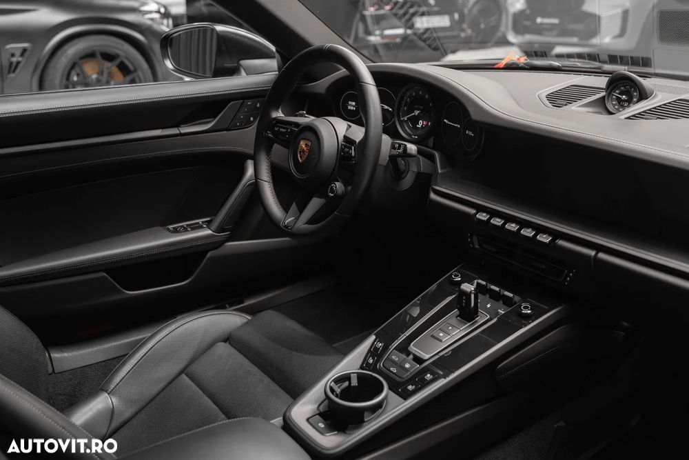 Porsche 911 4 GTS PDK - 23